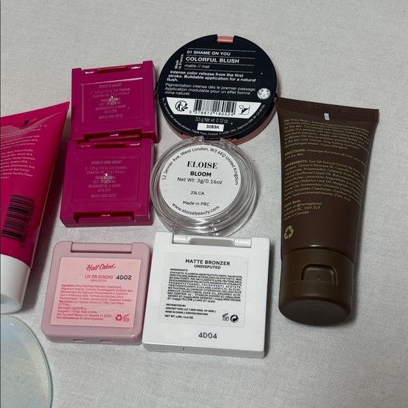 Makeup Sample Bundle - Picture 3 of 5